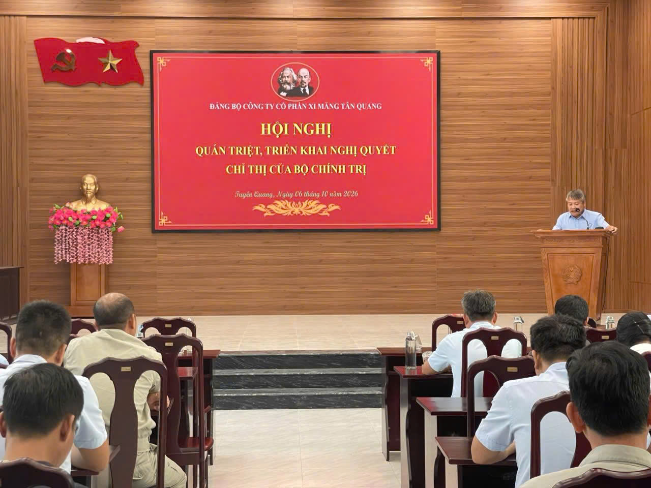 Đảng ủy Công ty cổ phần xi măng Tân Quang tổ chức học tập, quán triệt các nghị quyết, chỉ thị của Bộ Chính trị